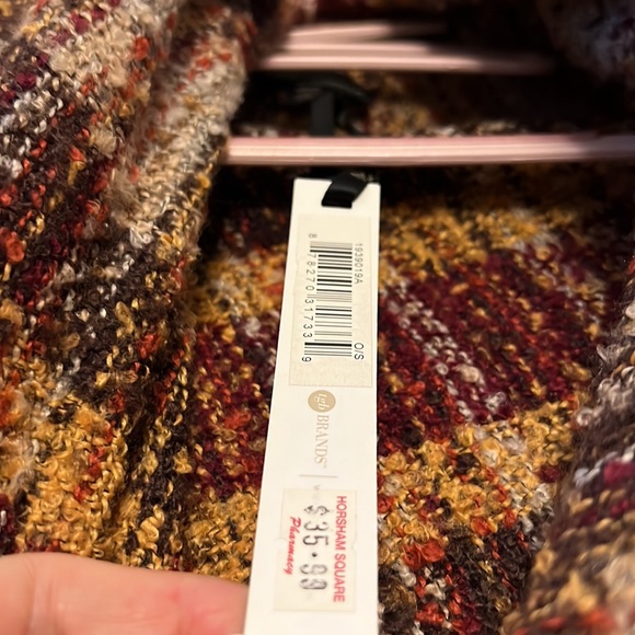 Poncho - Picture 2 of 4